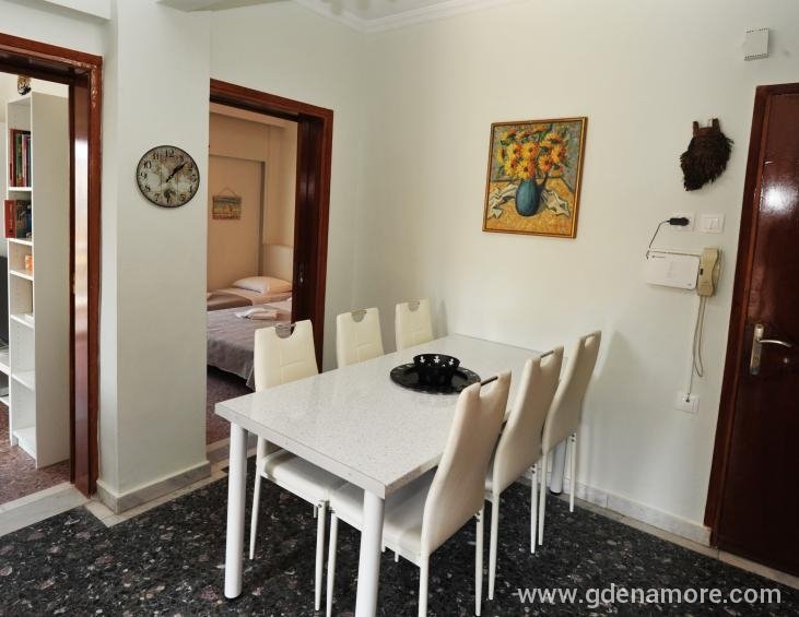 11-DINNING ROOM-HALL